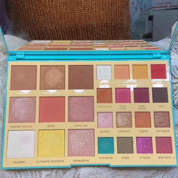 Makeup Revolution x Rachel Leary Ultimate Goddess Eye and Face Palette - Picture 1 of 6